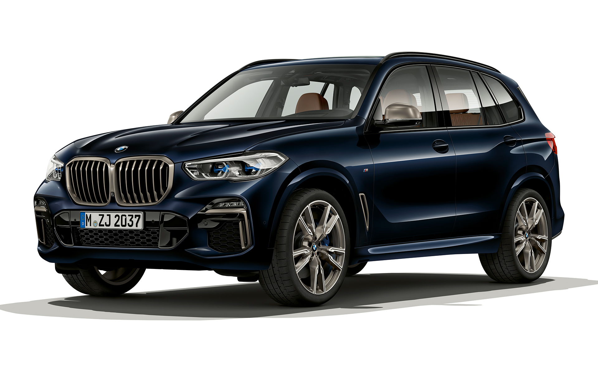 Parte anteriore della BMW X5 M50d Immagine notturna della parte anteriore della BMW X5 M50d