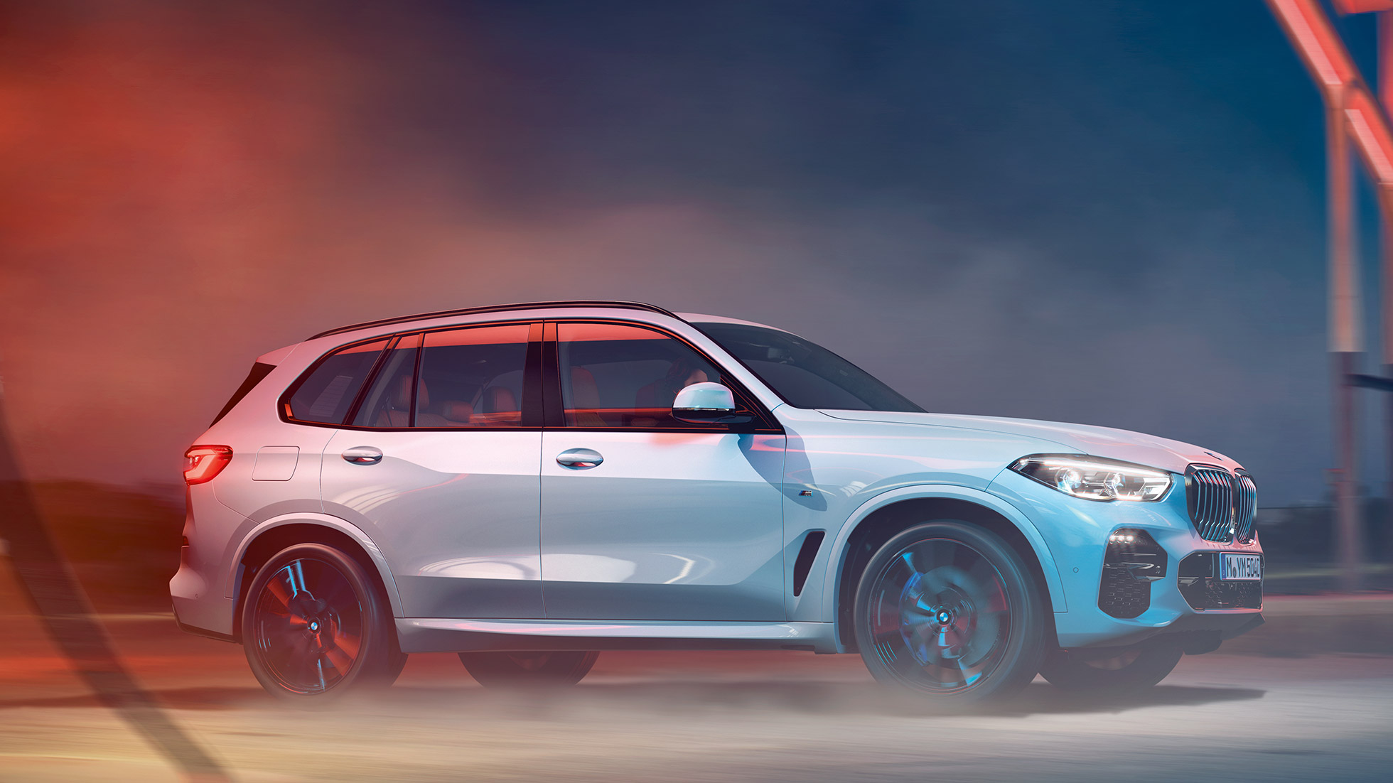 BMW X5 G05 2018 vista laterale BMW X5 G05 2018 Mineral White metallizzato vista laterale