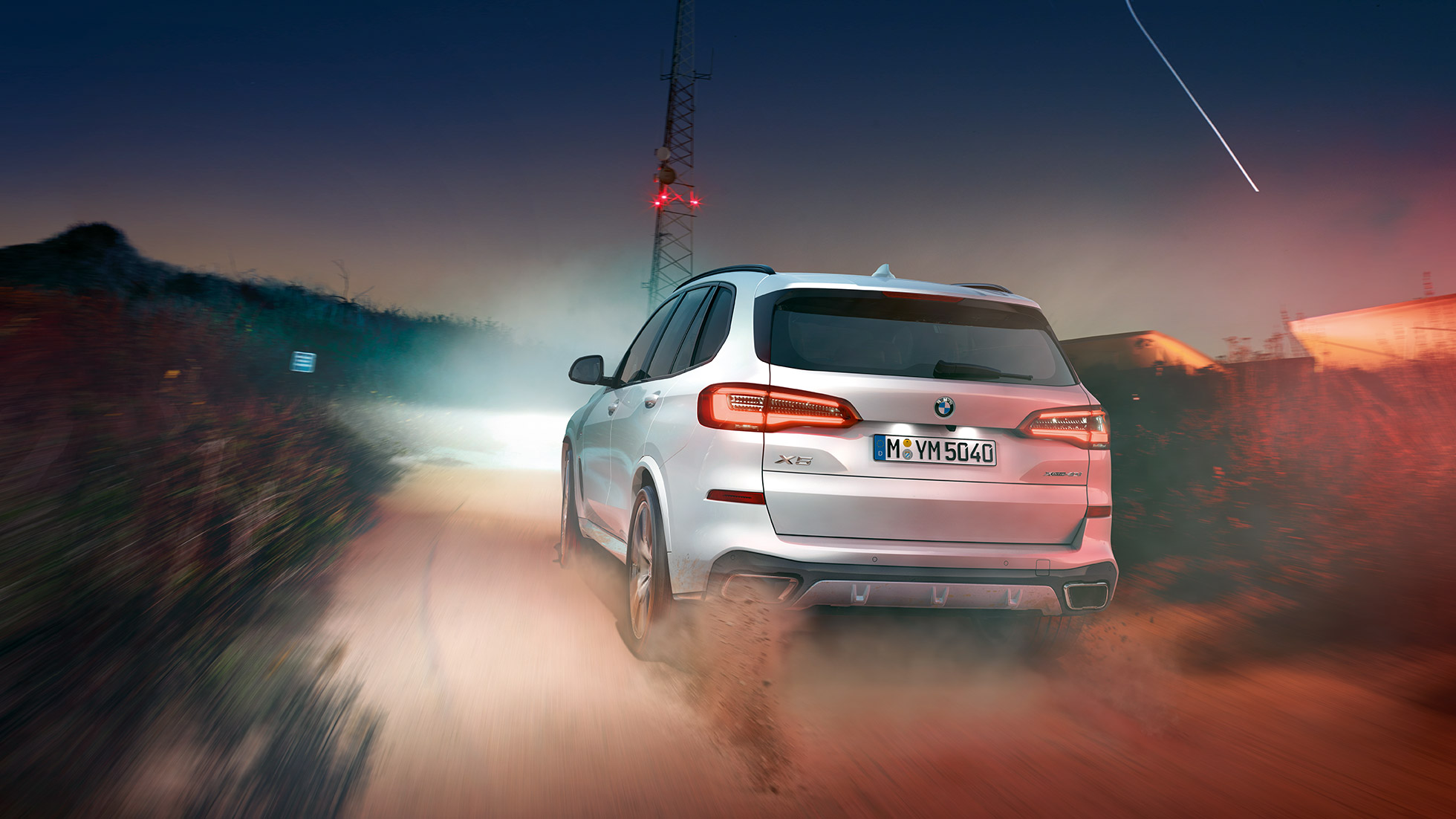 BMW X5 xDrive40i vista posteriore G05 BMW X5 xDrive40i G05 2018 Mineral White metallizzato vista posteriore