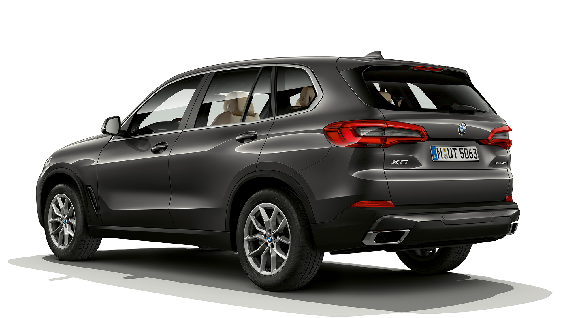 Versione base BMW X5 xDrive30d vista posteriore a tre quarti Versione base della BMW X5 xDrive30d G05 2018 Sophisto Grey brilliant effect metallizzato vista posteriore a tre quarti
