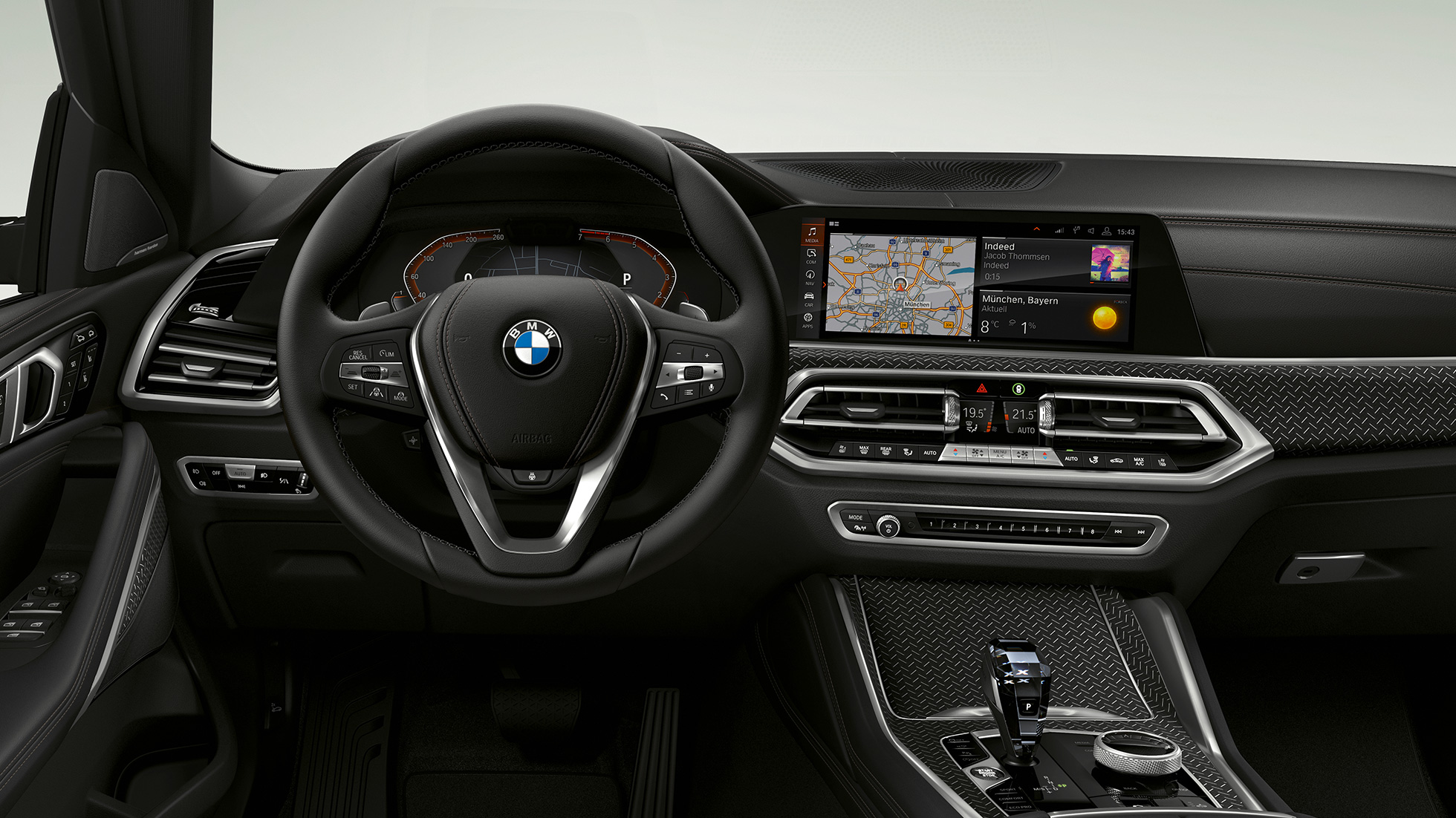 BMW X6 con BMW xLine, cockpit G06. Interni della BMW X6 con BMW xLine e primo piano del cockpit G06.