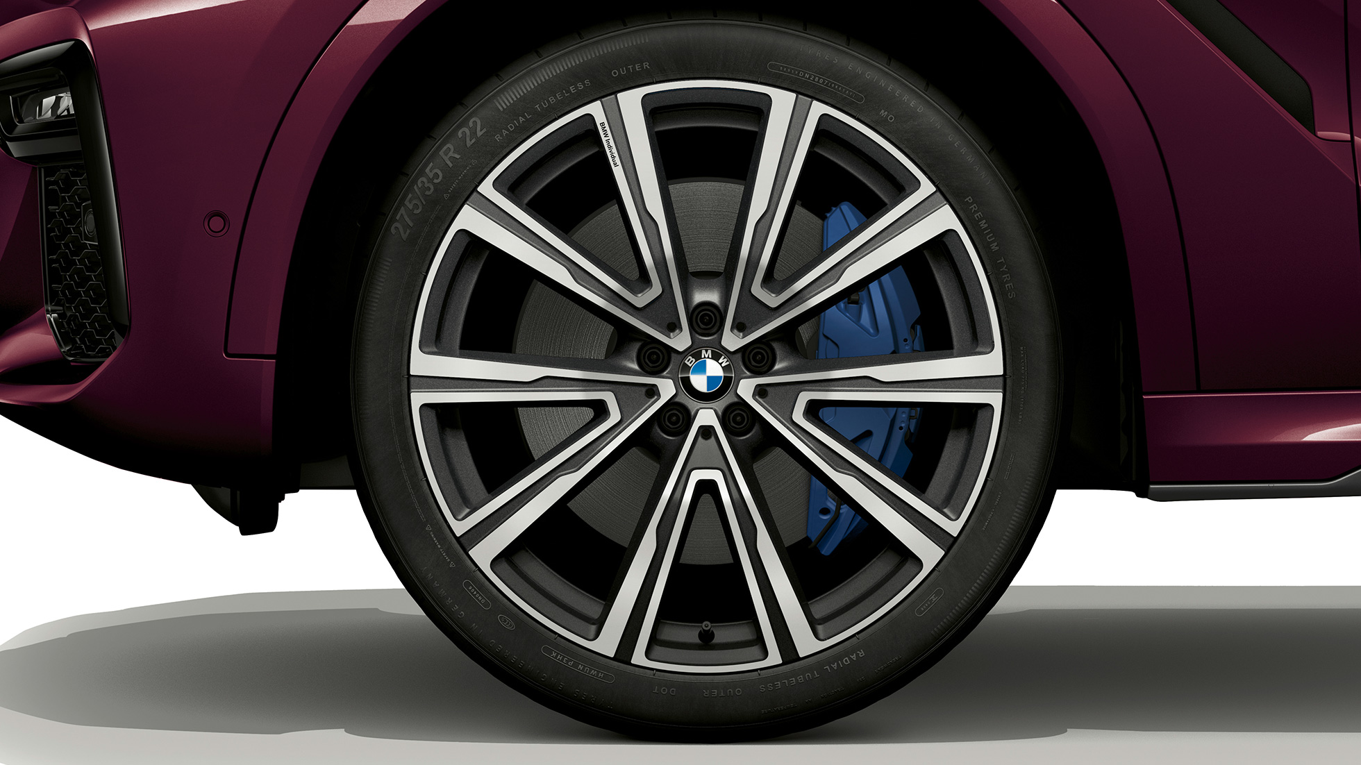 BMW X6 with BMW Individual, light alloy wheel G06. BMW X6 with BMW Individual with focus on light alloy wheel G06.