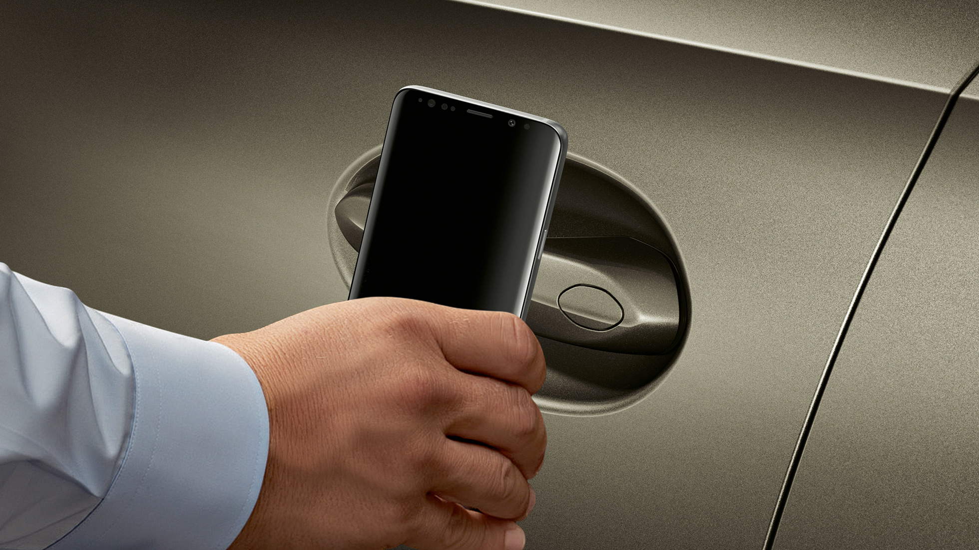 Smart Access con smartphone. Per sbloccare le portiere della BMW X6 basta uno smartphone con Smart Access.