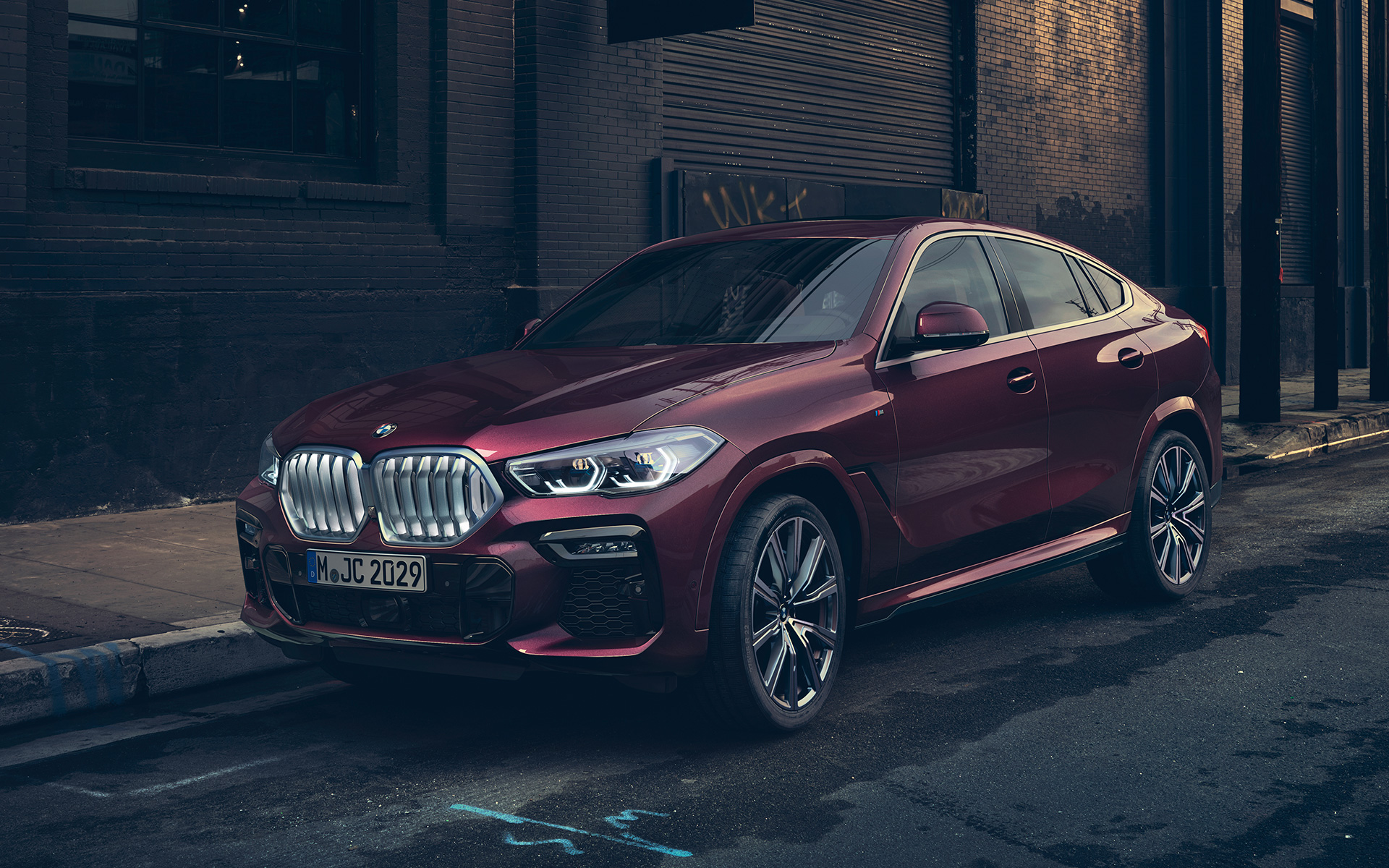 Vista anteriore a tre quarti della BMW X6 Individual G06 2019 BMW X6 Individual G06 2019 Ametrin metallizzato vista anteriore a tre quarti