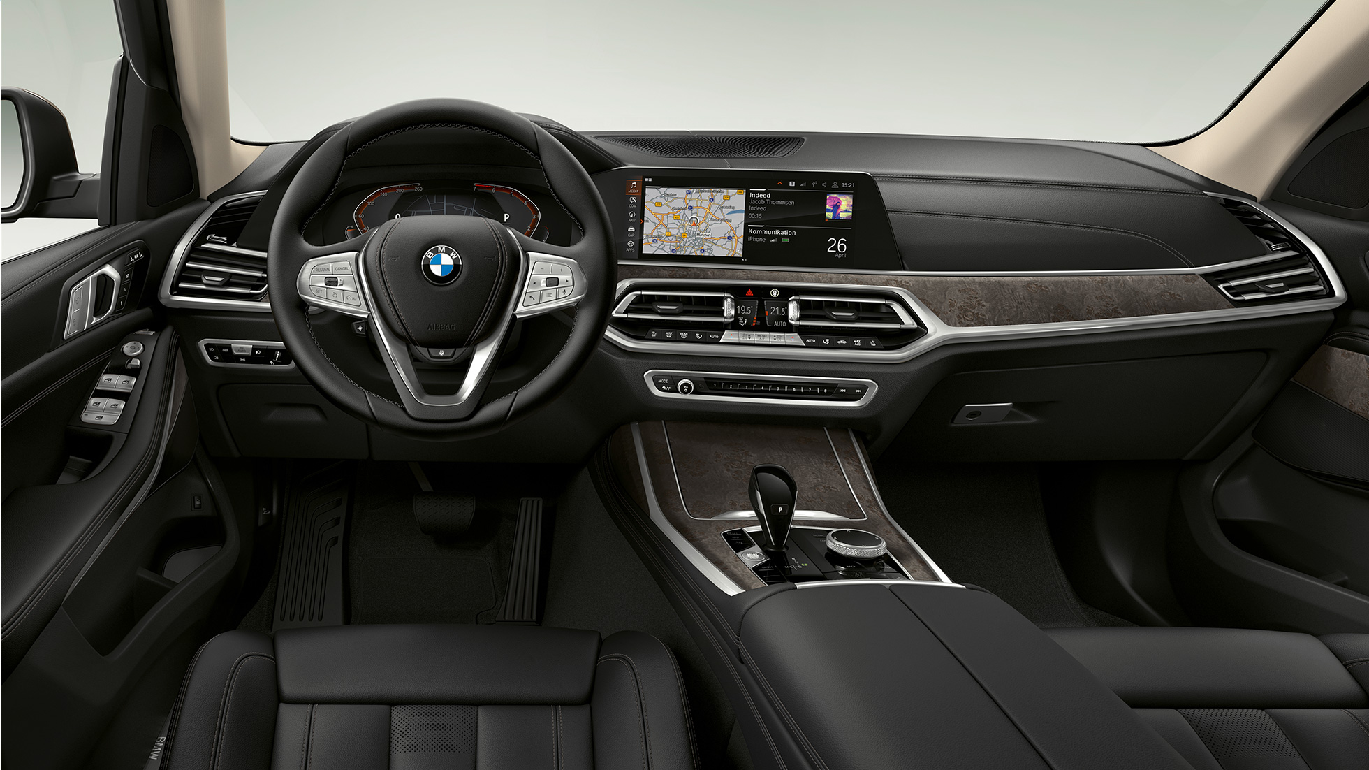 BMW X7, cockpit G07 Primo pianto del cockpit dal lato guidatore della BMW X7 G07
