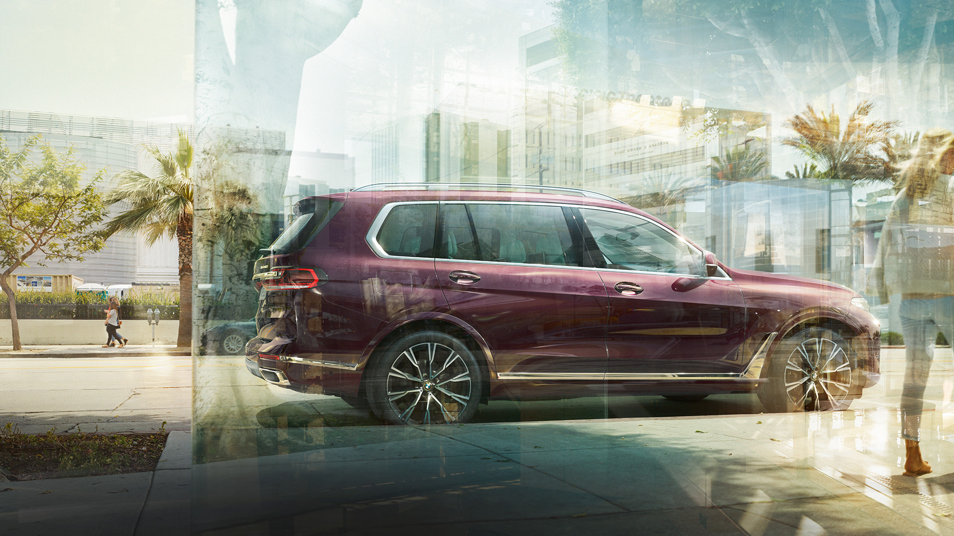 BMW Individual X7 xDrive40i, vista laterale G07 BMW X7 in Ametrin metallic in sosta, vista laterale G07