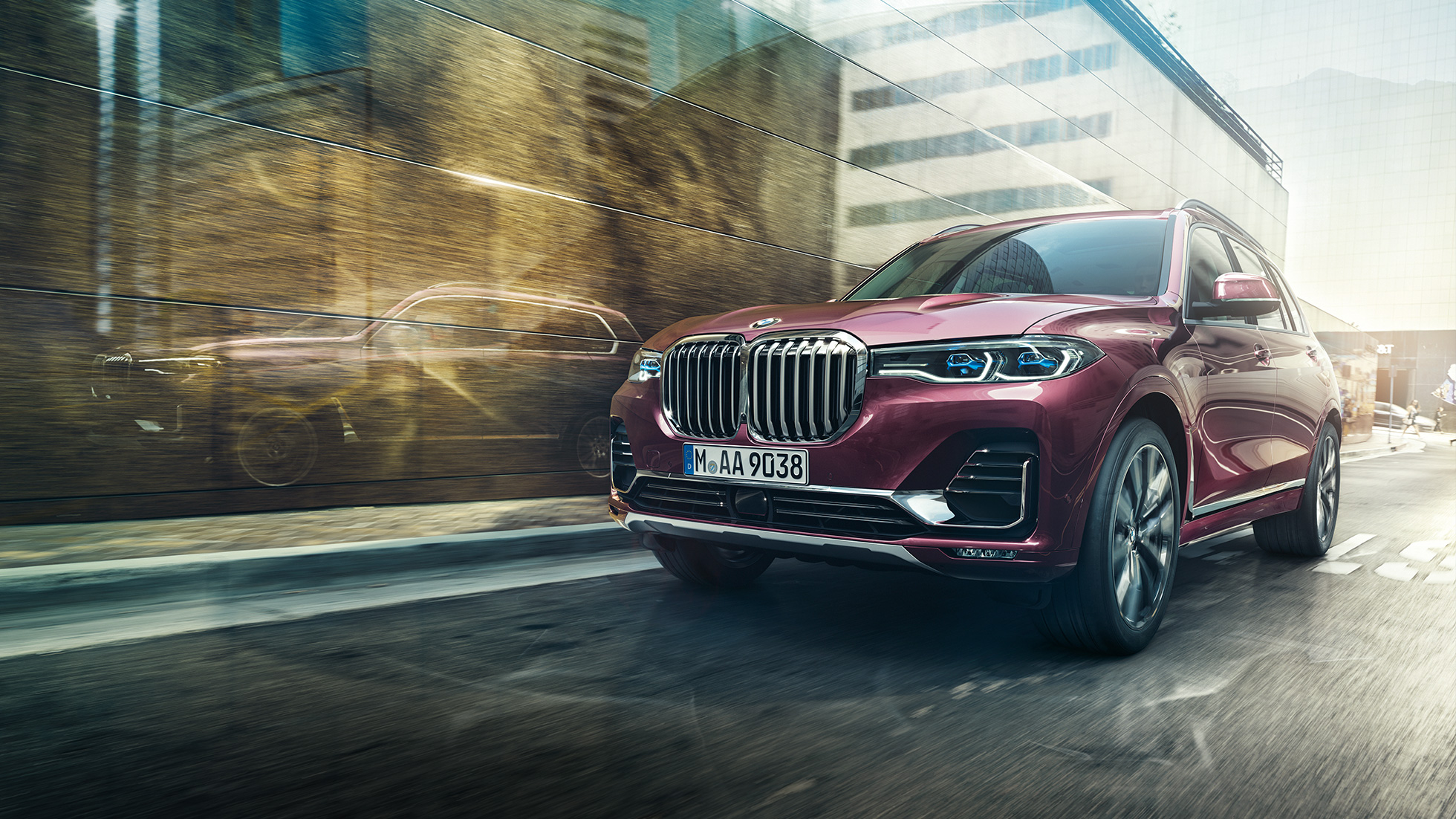 BMW X7 Individual xDrive40i in Ametrin Metallic vista frontale a tre quarti G07 BMW X7 in Ametrin Metallic vista frontale a tre quarti G07