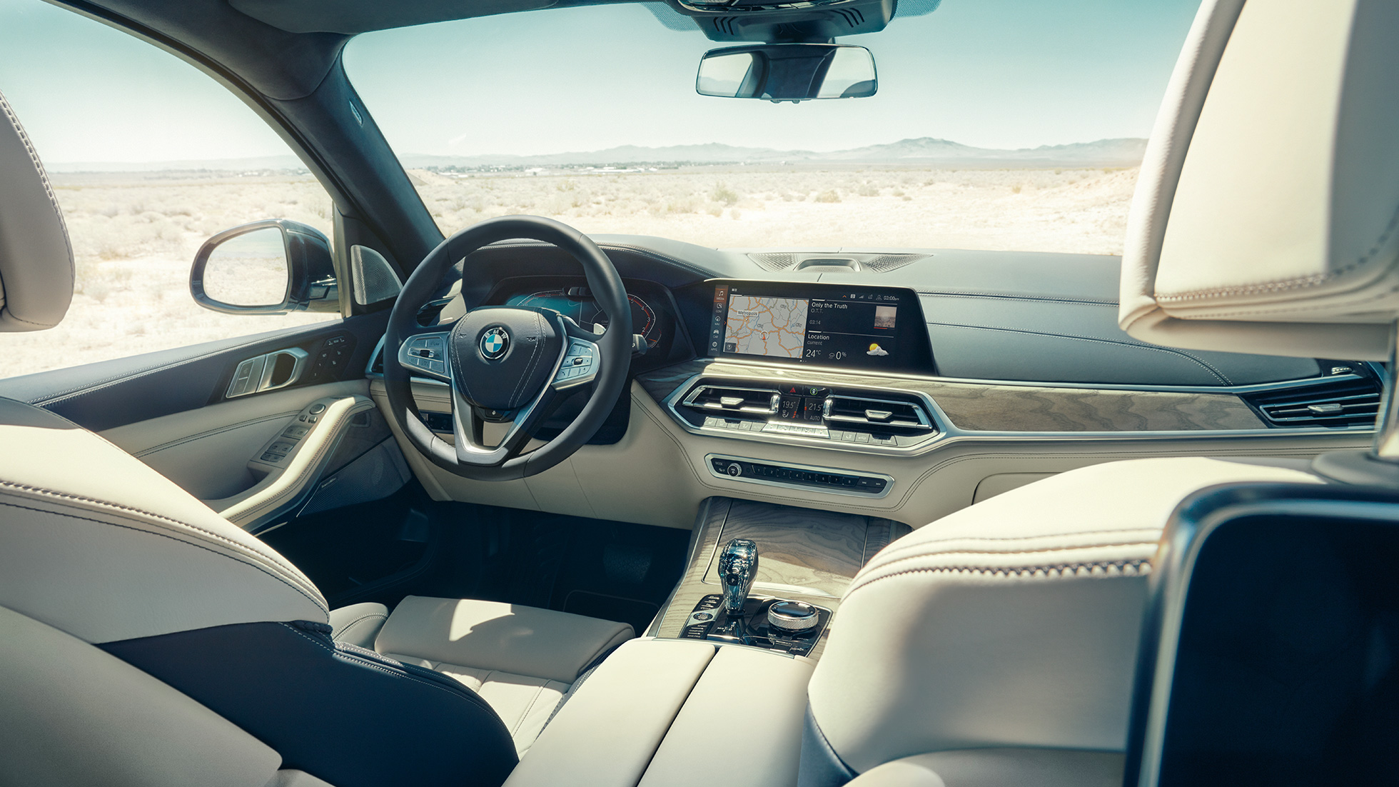 BMW X7 Cockpit G07 Interni della BMW X7, cockpit con volante sportivo in pelle, G07 2019