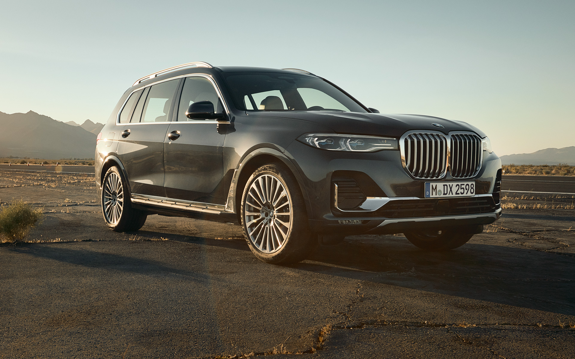 Vista posteriore a tre quarti della BMW X7 con Executive Drive Pro G07 2019 Vista posteriore a tre quarti della BMW X7 con Executive Drive Pro G07 2019