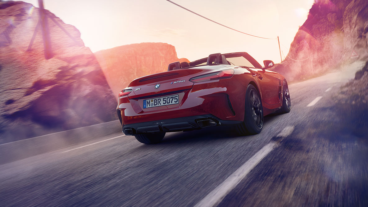 Nuova BMW Z4 Roadster posteriore Inquadratura posteriore della Nuova BMW Z4 durante la guida
