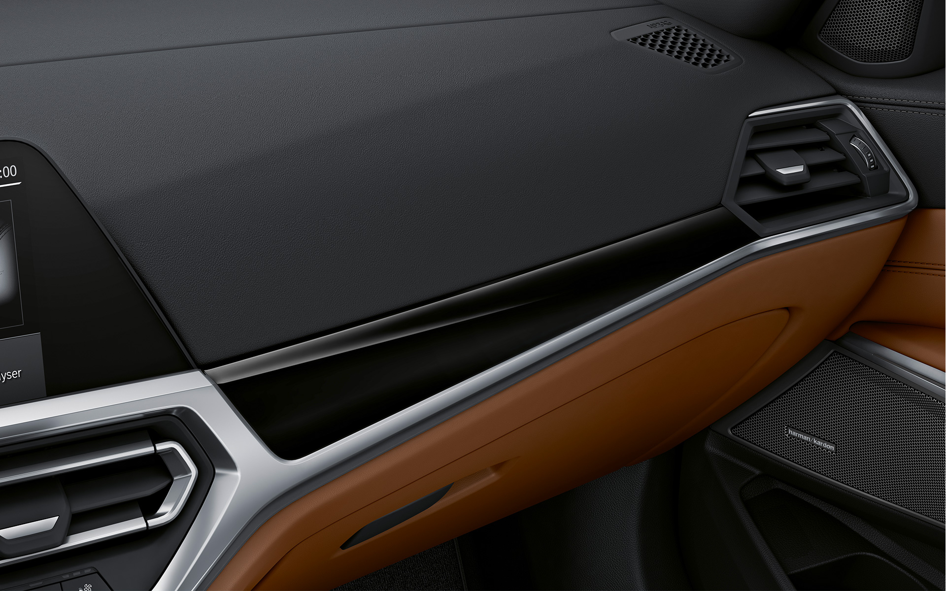 Modanature interne BMW Individual in Piano Black in primo piano Modanature interne BMW Individual in Piano Black in primo piano