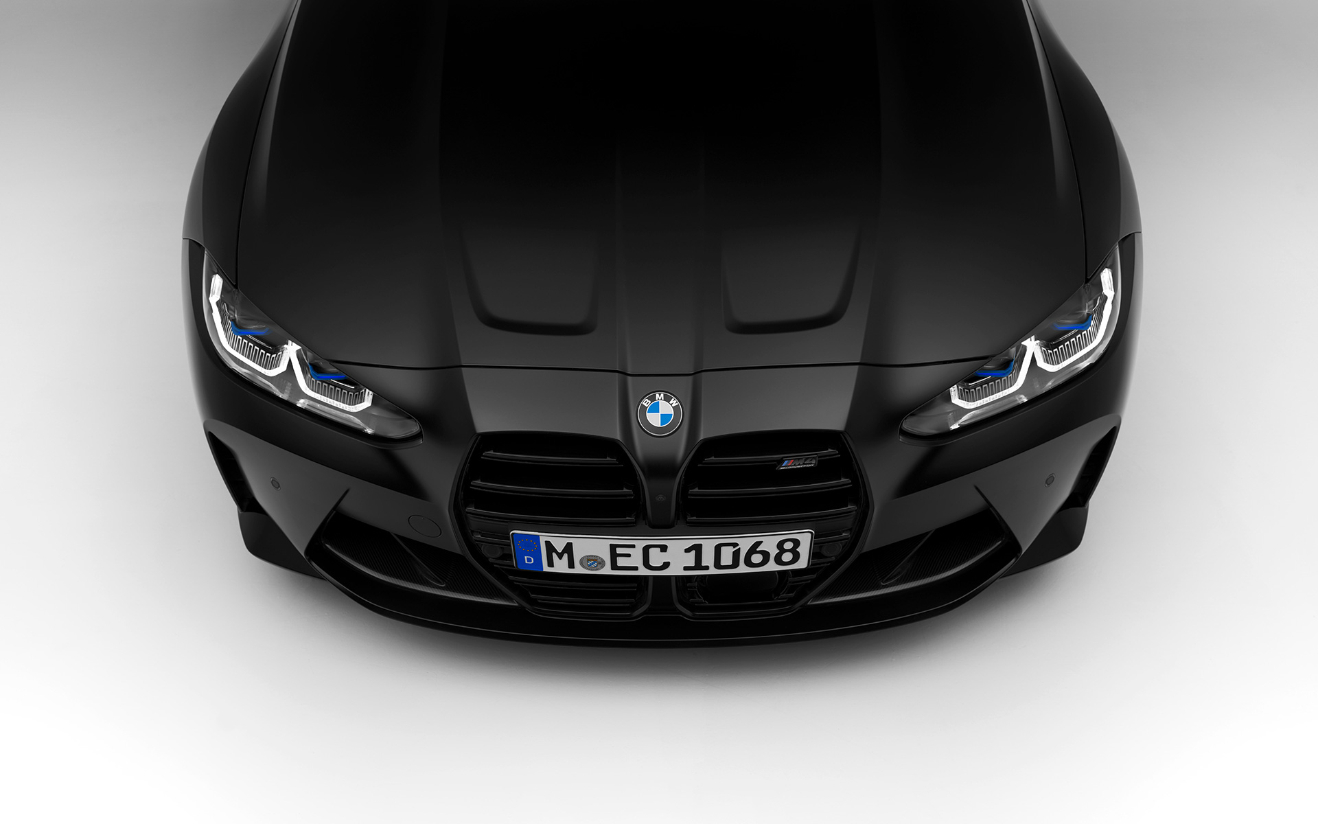 BMW M4 Competition Coupé G82 2021 Frozen Black BMW Individual metallizzato Vista anteriore BMW M4 Competition Coupé G82 2021 BMW Individual Frozen Black metallizzato Vista anteriore da ferma e dall’alto