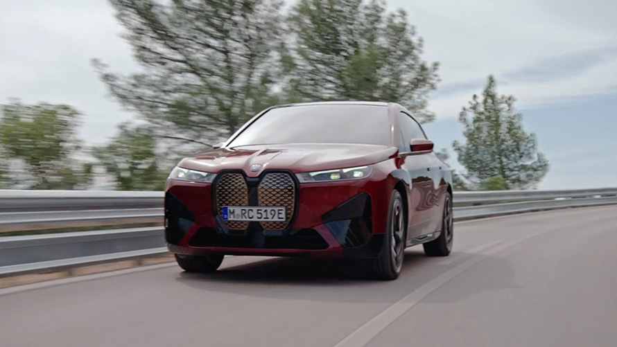 Auto elettriche BMW iX performance sportive elettrificate in video Auto elettriche BMW iX performance sportive elettrificate in video