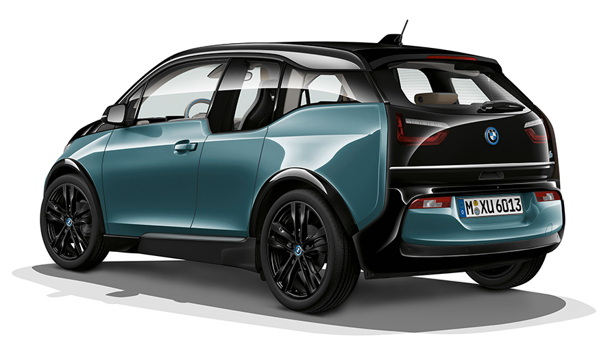 BMW i3 Ripresa in studio fotografico BMW i3 Ripresa in studio fotografico Vista posteriore a tre quarti