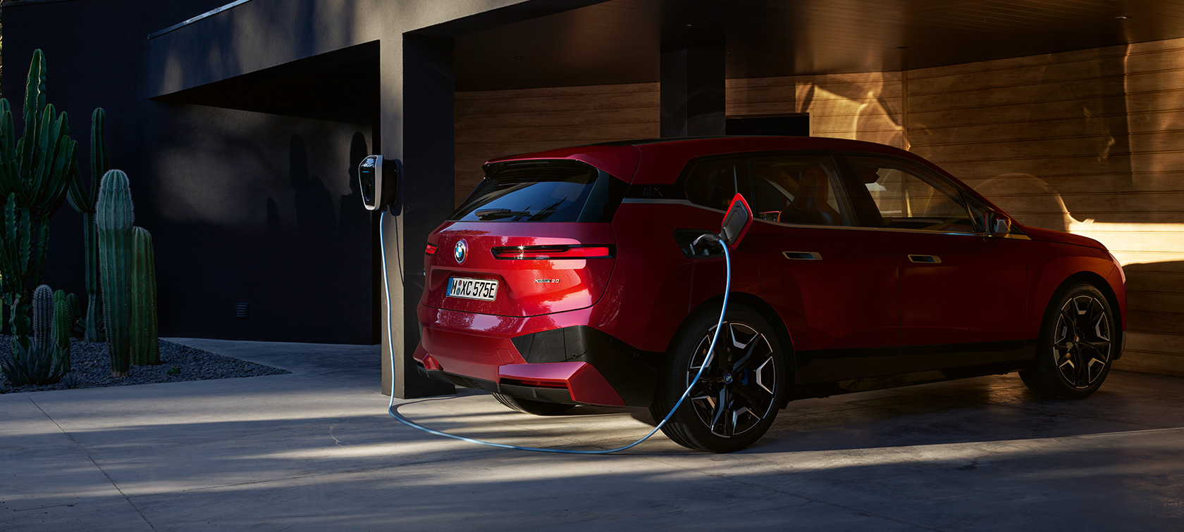 BMW Charging BMW iX presso BMW Wallbox