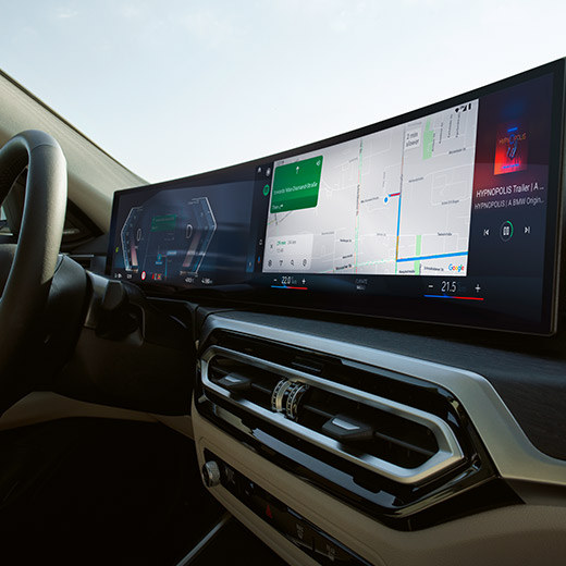 Percorsi adatti per la ricarica visualizzati sul BMW Curved Display Percorsi adatti per la ricarica visualizzati sul BMW Curved Display