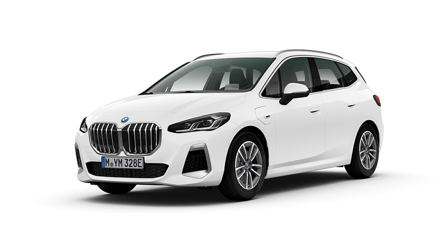 BMW 225xe Active Tourer PHEV Vista anteriore a tre quarti BMW 225xe Active Tourer PHEV Ripresa in studio fotografico Vista anteriore a tre quarti