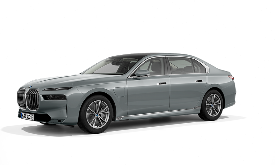 Vista anteriore a tre quarti della BMW 750e xDrive PHEV Vista anteriore a tre quarti della BMW 750e xDrive PHEV