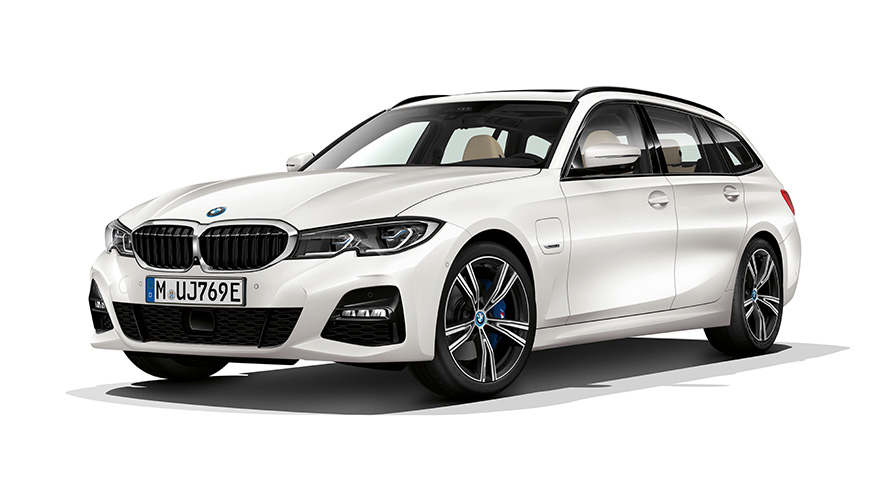 BMW Serie 3 Touring ibrida Plug-in Vista anteriore a tre quarti BMW Serie 3 Touring ibrida Plug-in Ripresa in studio vista anteriore a tre quarti