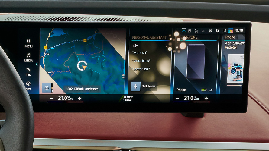 BMW Curved Display con animazione BMW Intelligent Personal Assistant BMW Curved Display con animazione BMW Intelligent Personal Assistant