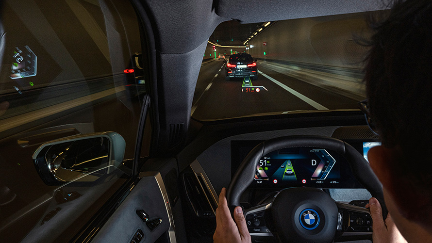 Assisted Driving View con la situazione aggiornata del traffico Remote Software Upgrade Central Assisted Driving View con la situazione aggiornata del traffico