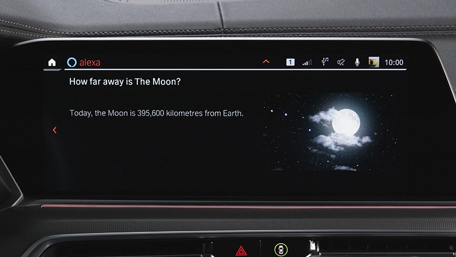 BMW Remote Software Upgrade Amazon Alexa Car Integration BMW Remote Software Upgrade Amazon Alexa Car Integration primo piano del sistema di navigazione