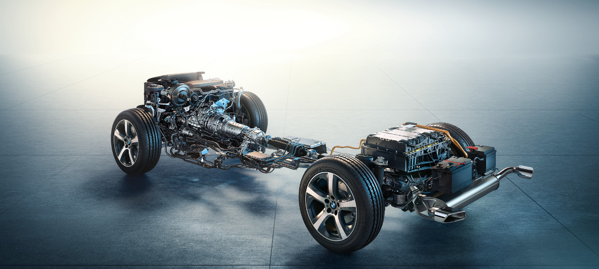UNA MOBILITÀ CHE GUARDA AL FUTURO CON BMW eDRIVE. UNA MOBILITÀ CHE GUARDA AL FUTURO CON BMW eDRIVE.