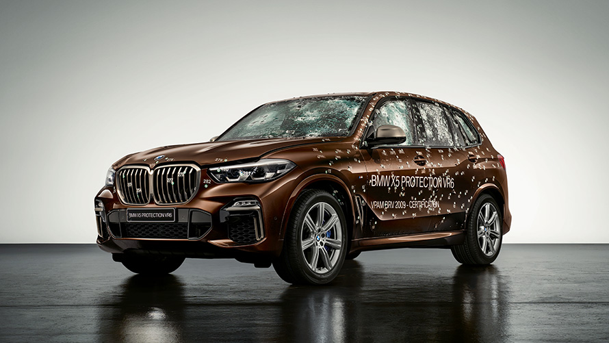 Veicoli di sicurezza BMW BMW X5 Protection VR6 danneggiata Veicoli di sicurezza BMW BMW X5 Protection VR6 Vista anteriore a tre quarti danneggiata