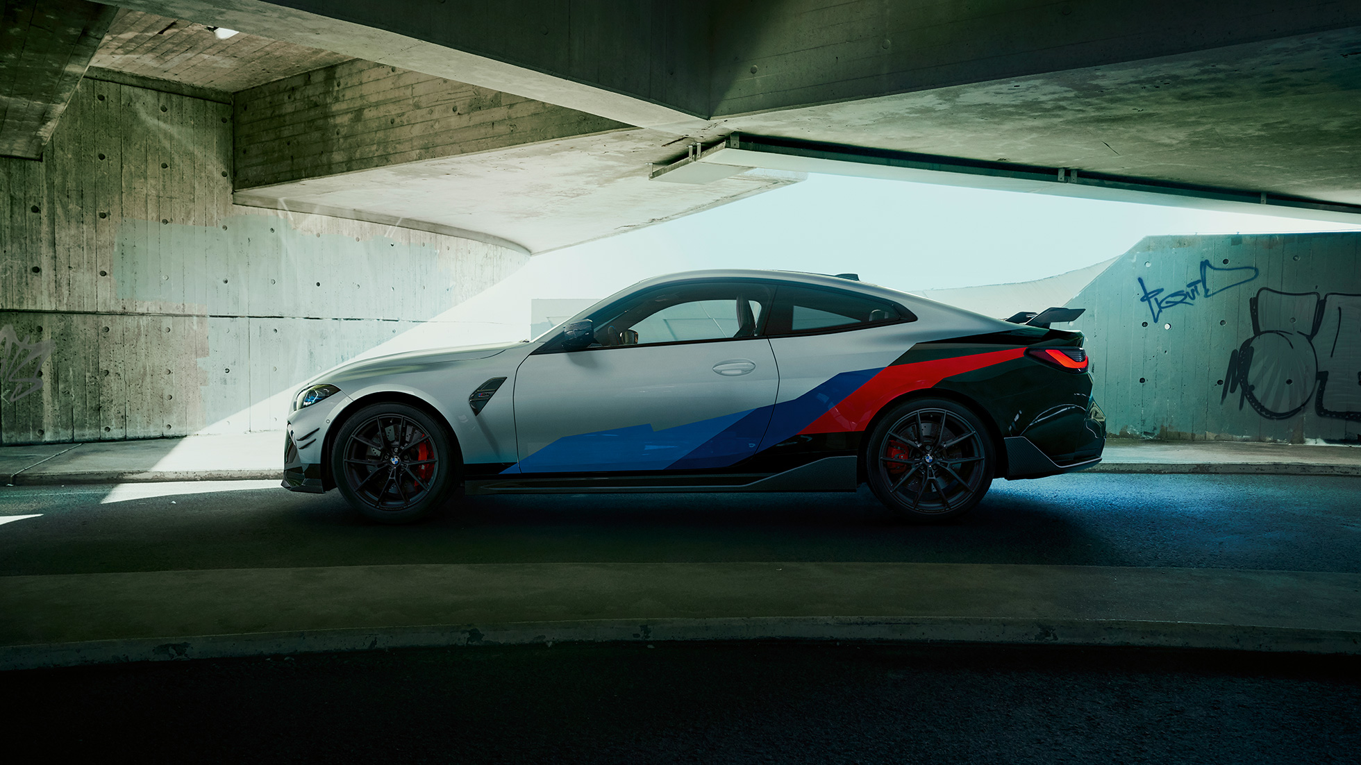 BMW M4 G82 Vista laterale Accessori BMW M Performance della BMW M4 G82 vista laterale