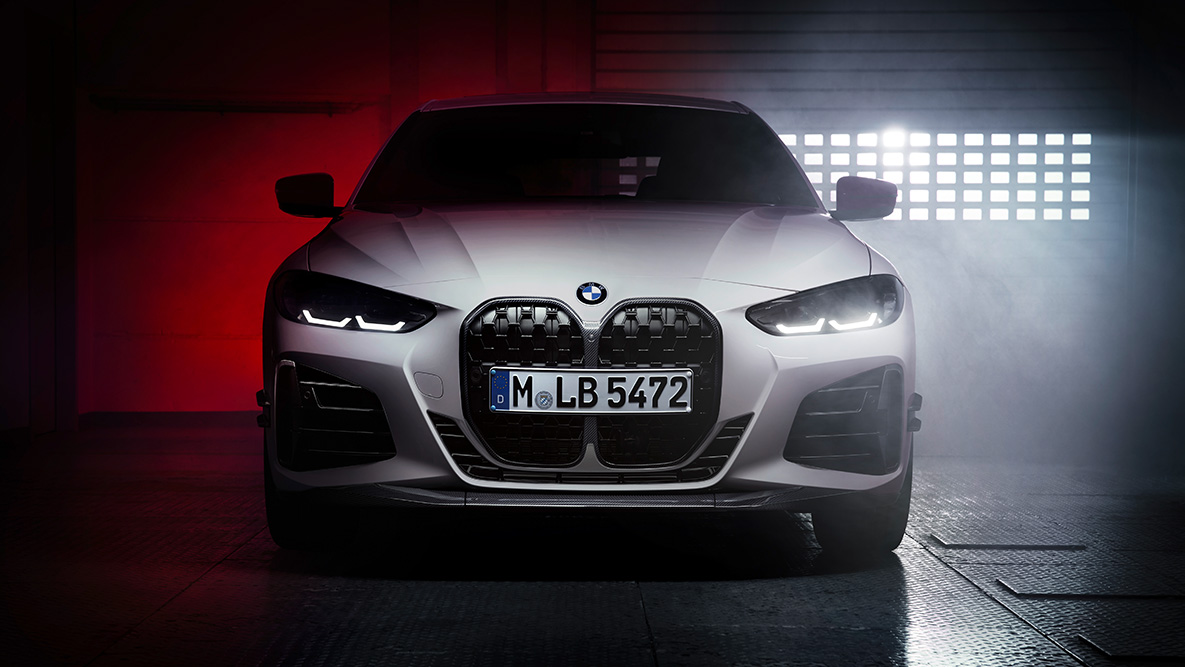 BMW Serie 4 Coupé G22 Vista anteriore Accessori BMW M Performance della BMW Serie 4 Coupé G22 Vista anteriore