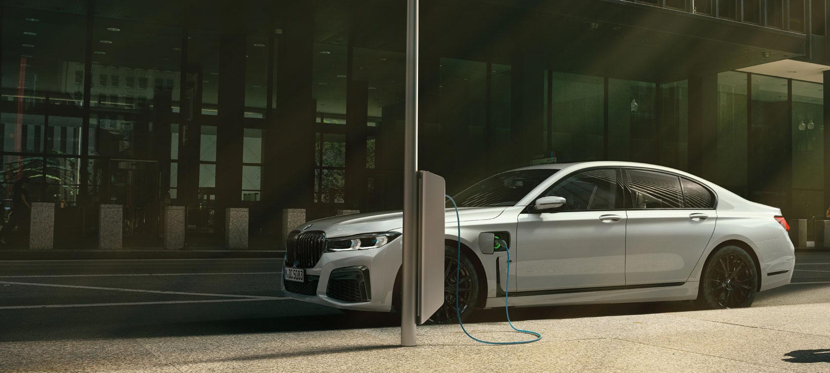 THE 7 Plug-in Hybrid. THE 7 Plug-in Hybrid.