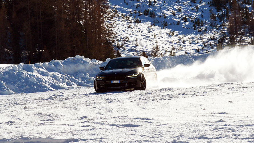 BMW DRIFTING ON ICE BMW DRIFTING ON ICE