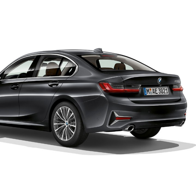 BMW Serie 3 Berlina, posteriore della Versione Luxury. Inquadratura posteriore a tre quarti della BMW Serie 3 Berlina con equipaggiamenti della Versione Luxury.