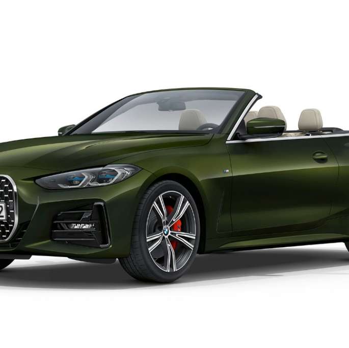 BMW Serie 4 Cabrio G23 2020 Versione M Sport Sanremo Green metallizzato Vista posteriore a tre quarti