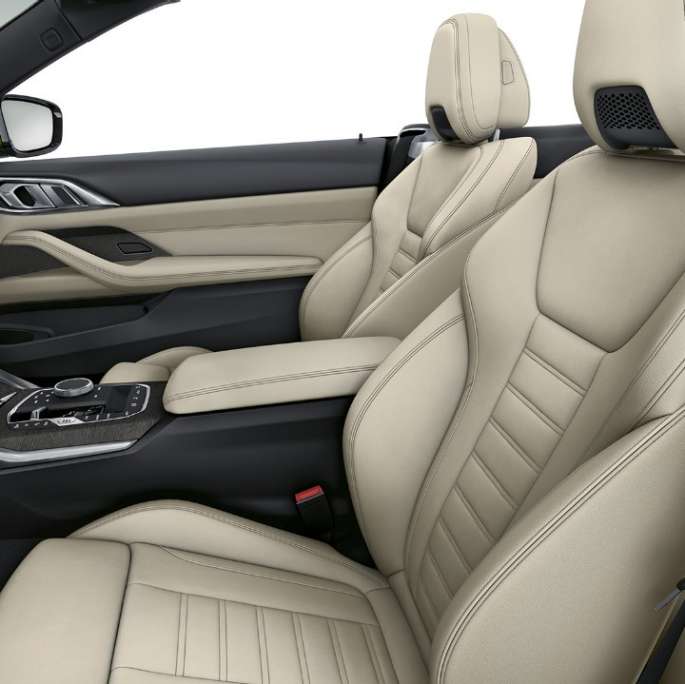 Sedili sportivi con imbottitura in pelle Exclusive della BMW Serie 4 Cabrio G23 2020 Versione M Sport, interni