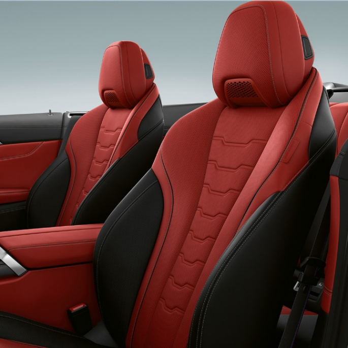 Nuova BMW M850i xDrive, Carbon Black metallic, rivestimenti interni in Pelle Merino estesa BMW Individual Fiona Red/Black. Nuova BMW M850i xDrive, Carbon Black metallic, rivestimenti interni in Pelle Merino estesa BMW Individual Fiona Red/Black.